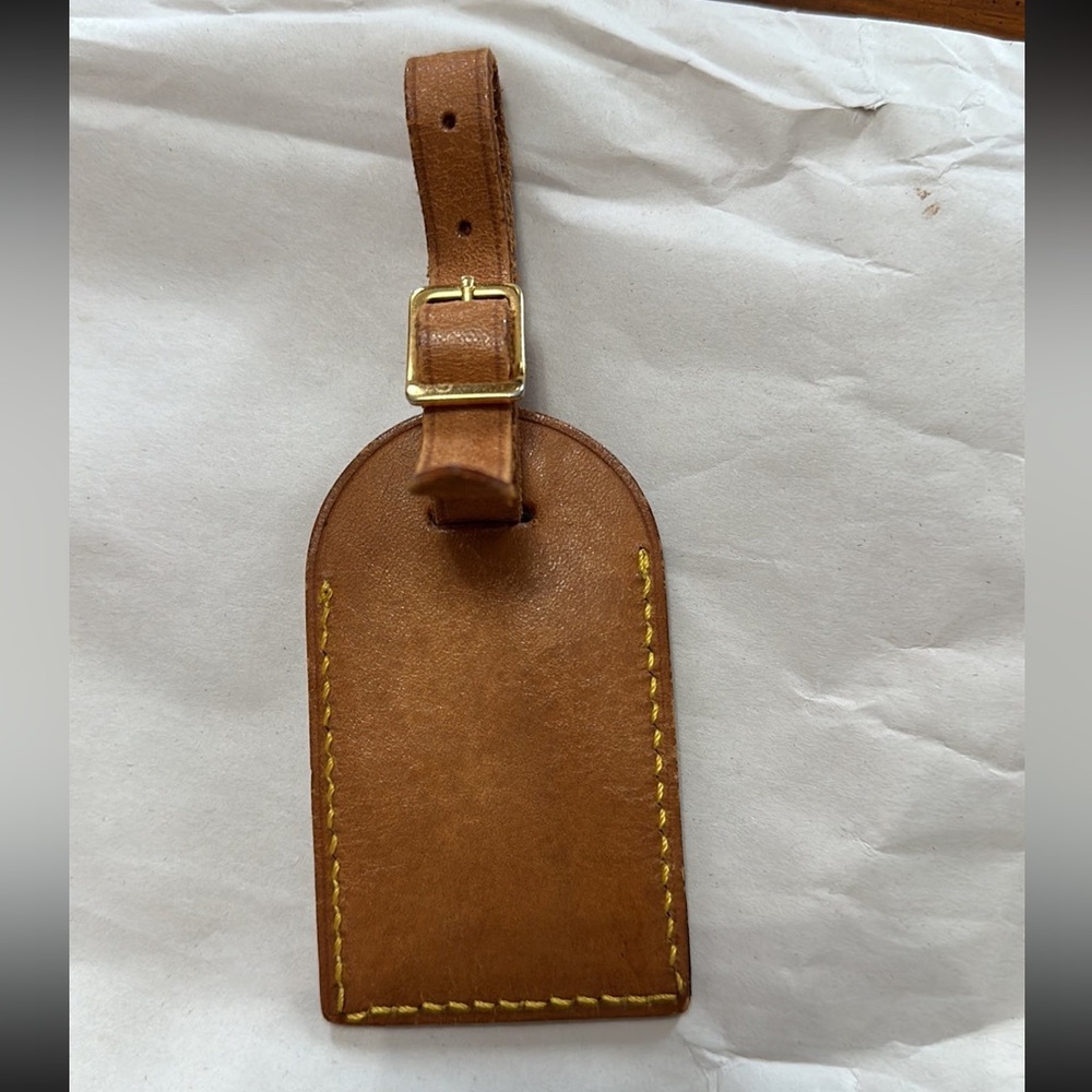 Louis Vuitton vachetta luggage tag 
Preowned 
Please see images for condition